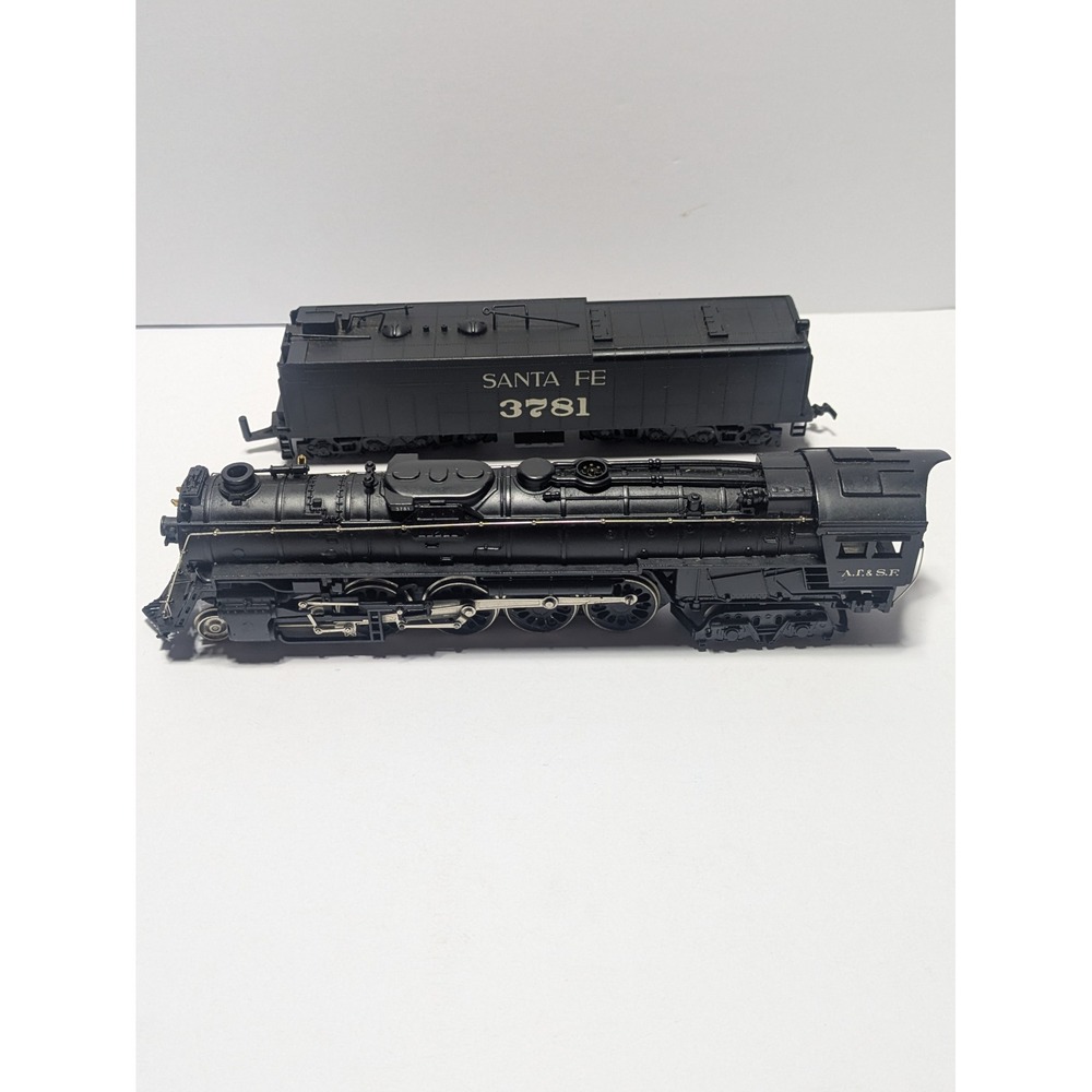 Bachmann HO Scale Santa Fe 3781 Steam Locomotive & Tender A.T.& S.F. 4-8-4 Black